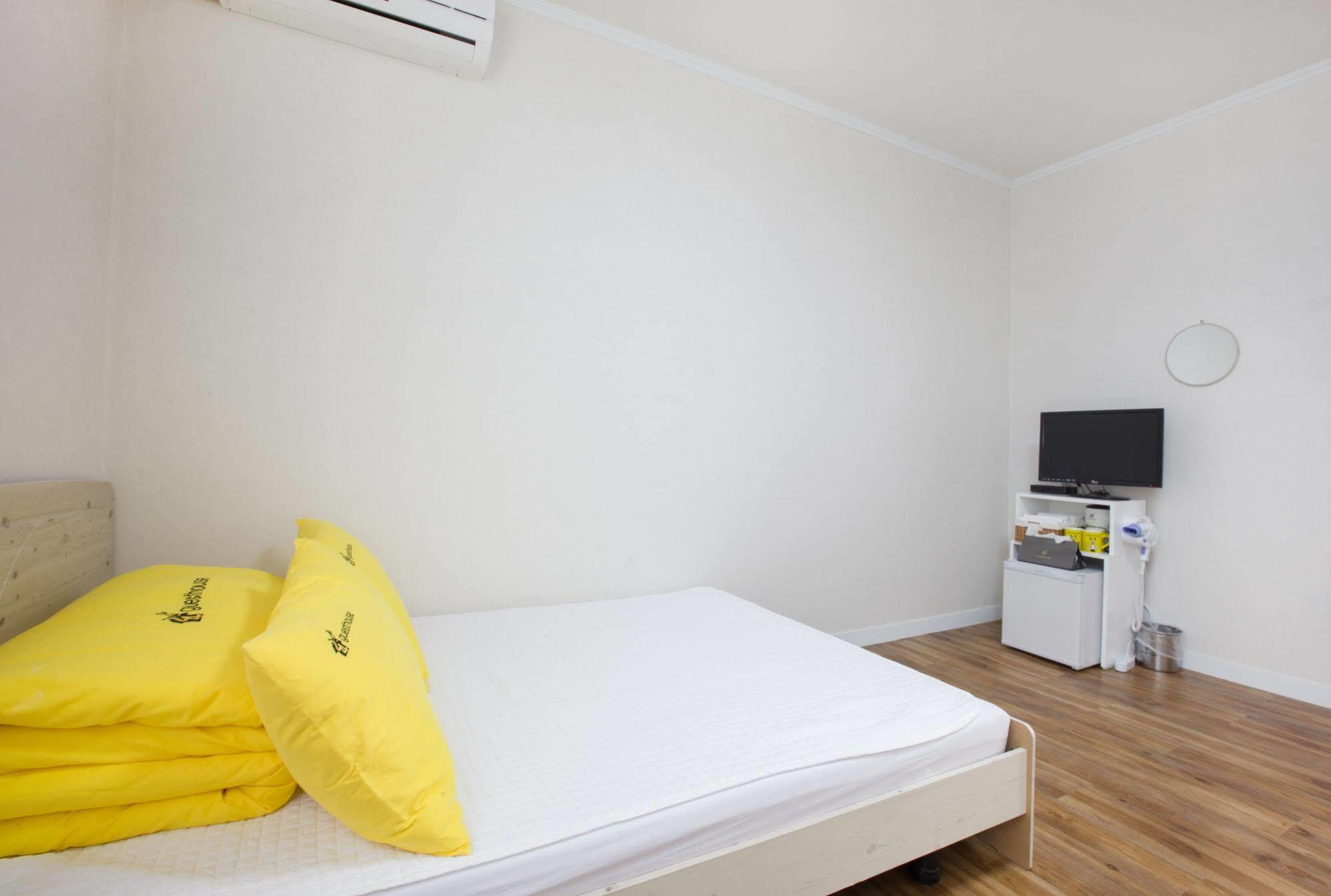 Guest house 24 Namsan Garden Seoul