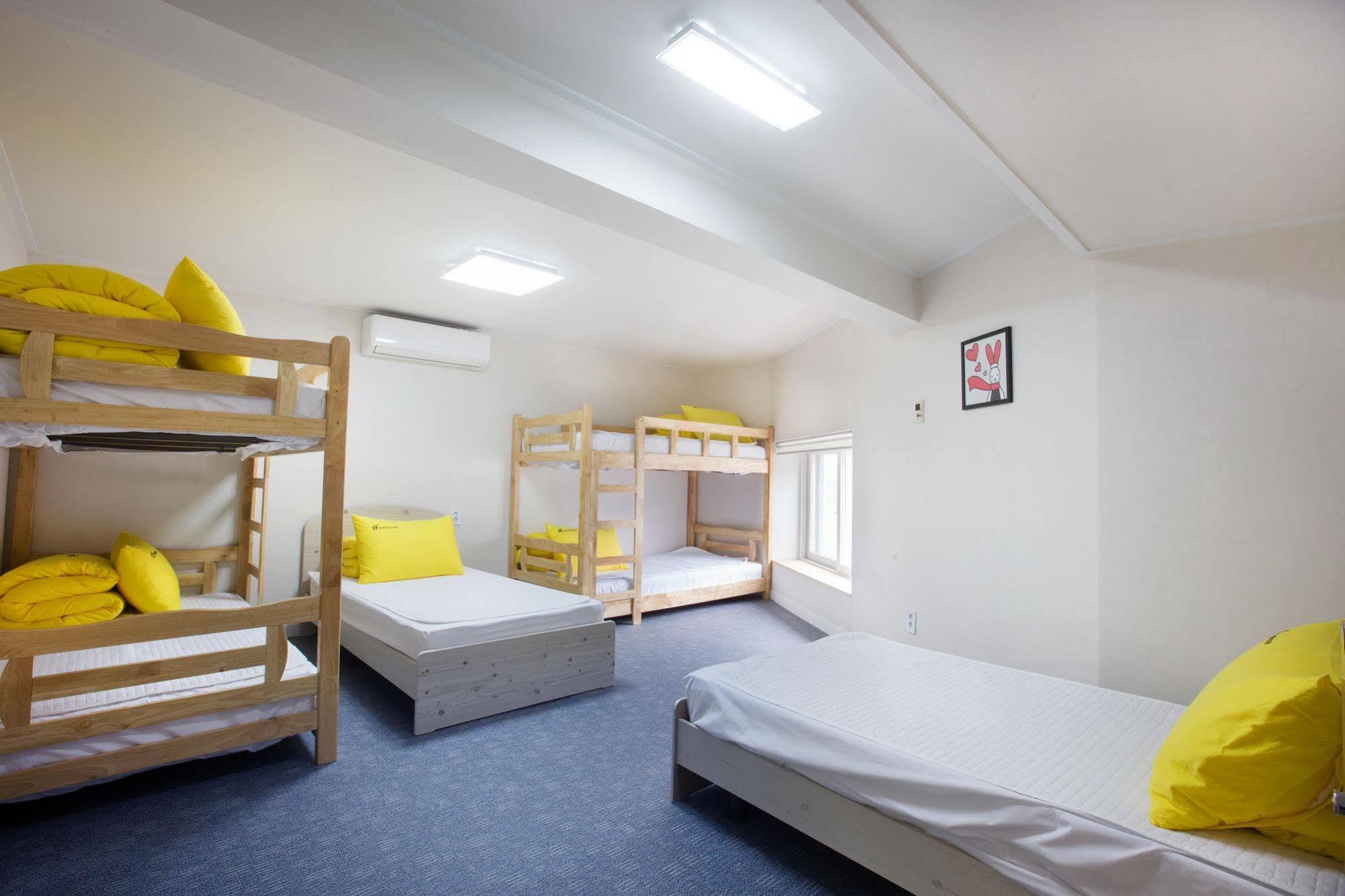Guest house 24 Namsan Garden 2*